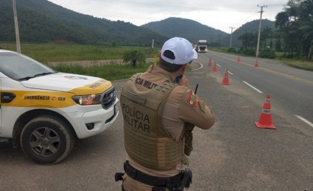 Operação da PMRv foca em segurança no trânsito e registra 301 testes de alcoolemia na SC-163