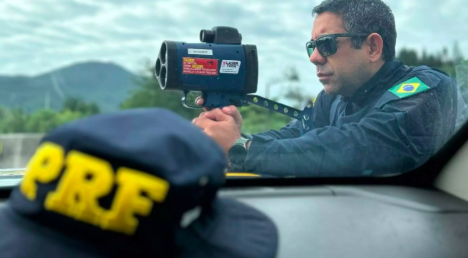 Radar flagra carro a 169 km/h durante operação da PRF em SC