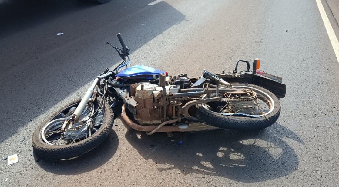 Motociclista morre em colisão frontal com caminhão na BR-280