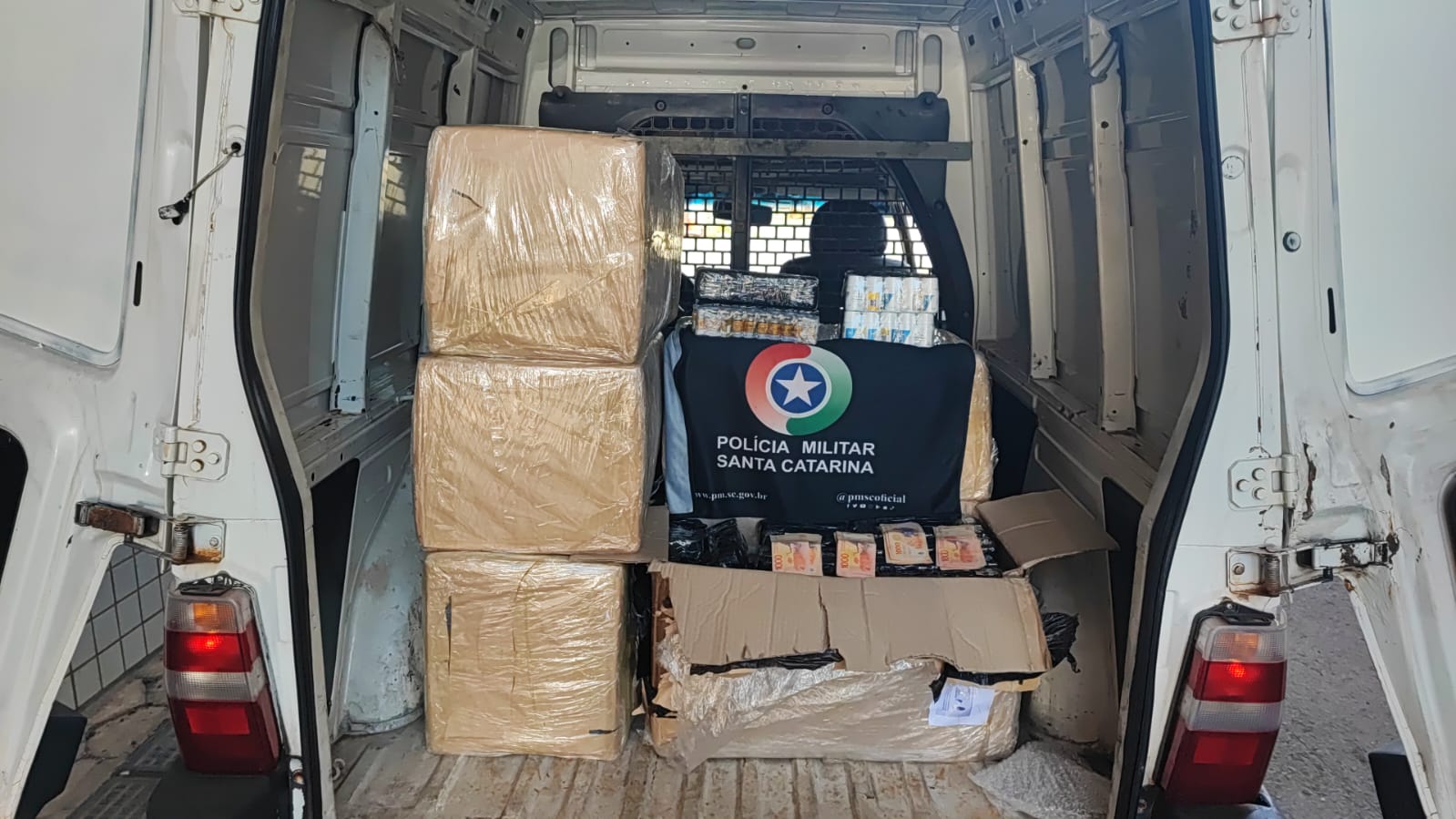 Polícia Militar apreende 3.600 frascos de anabolizantes em operação de contrabando