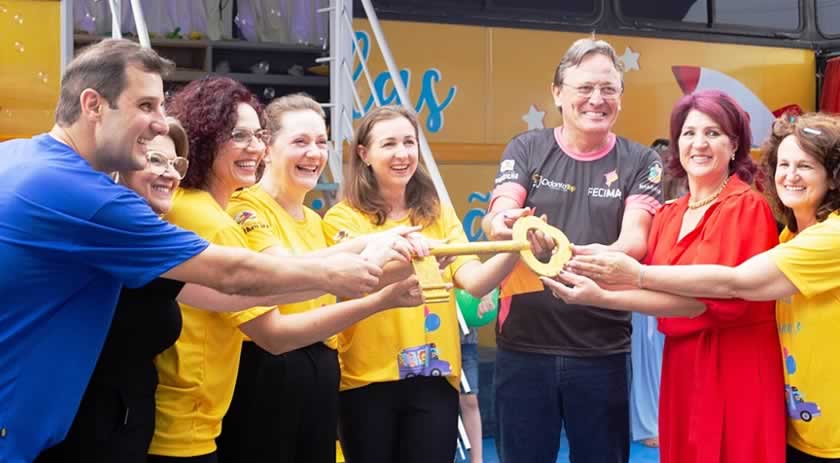 Ônibus doado pela Unoesc para prefeitura de Maravilha é transformado em Biblioteca Itinerante