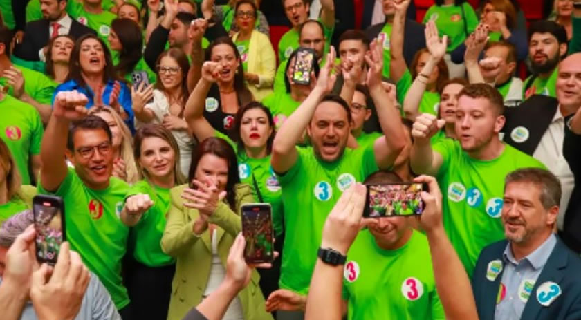 Juliano Mandelli é eleito novo presidente da OAB/SC