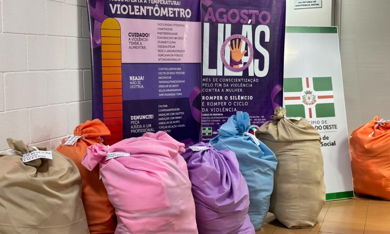 Secretaria de Assistência Social realiza entrega de kits de artesanato para grupos de mulheres