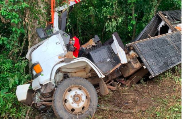 Saída de pista na BR-282 provoca 2 mortes em Herval d'Oeste