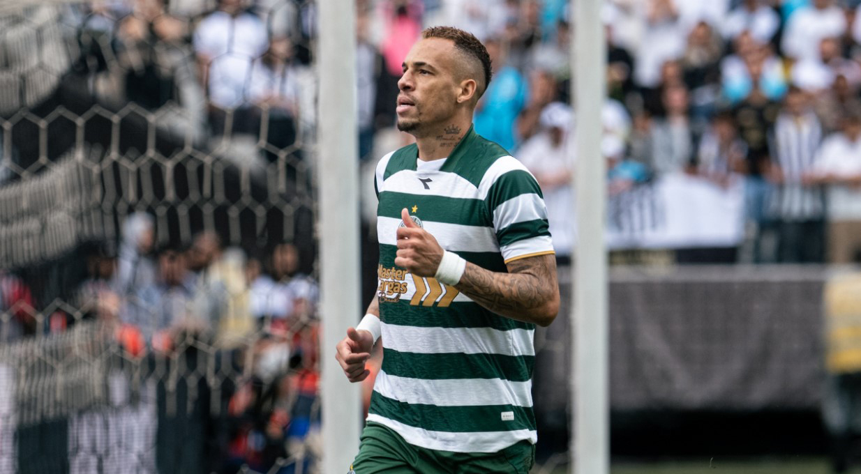Breno Lopes brilha, Coritiba goleia o Santos e Neymar se revolta com erro de substituição
