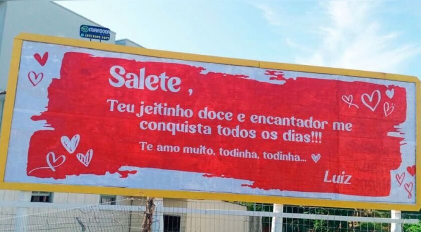 Homem se declara para amada em outdoor, em Caxias do Sul