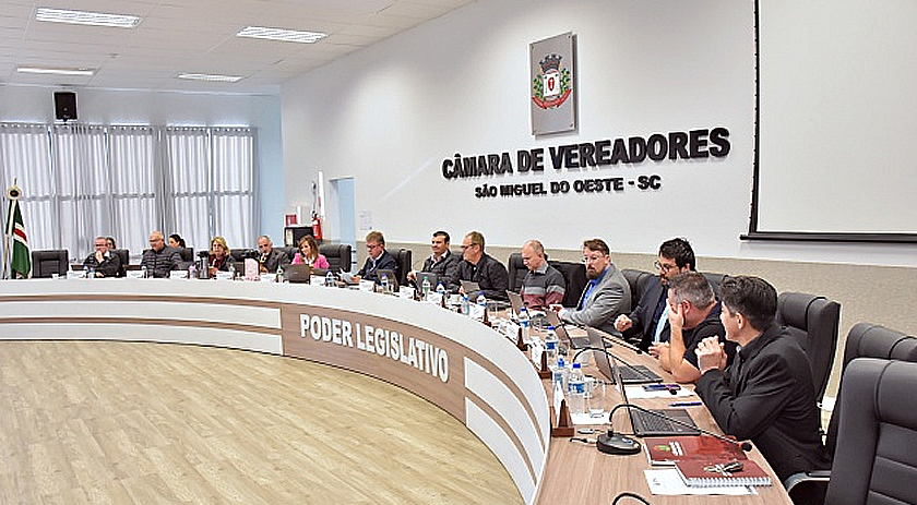 Com ampla discussão e pedidos de suspensão de tramitação, projeto que altera lei sobre cemitérios é aprovado por maioria