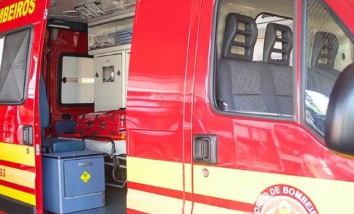 Motorista morre após veículo capotar e cair em ribanceira
