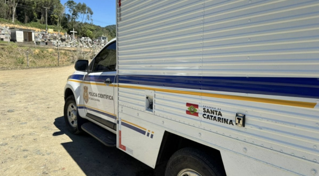 Assaltante leva rasteira durante roubo, deixa cair arma e é morto a tiros