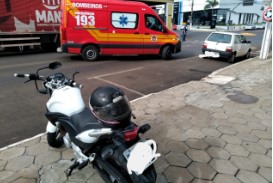 Motocicleta e carro colidem no Centro na manhã desta quarta-feira (12)