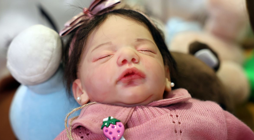 Prefeito de Chapecó ameaça internar quem levar bebê reborn para consulta