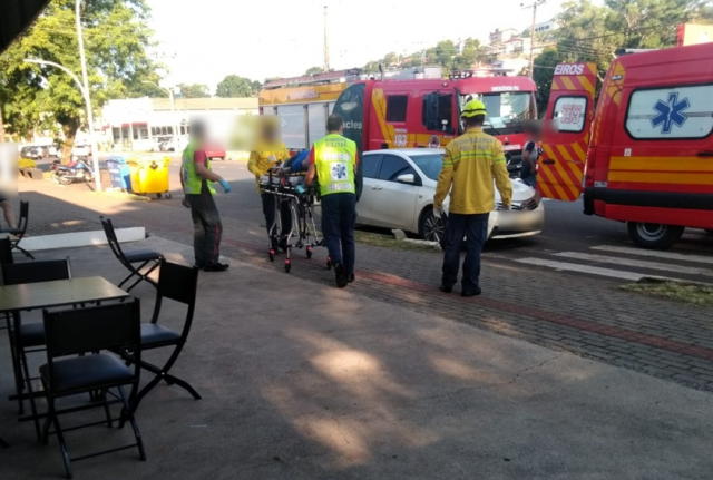 Idosa é atropelada por carro de passeio