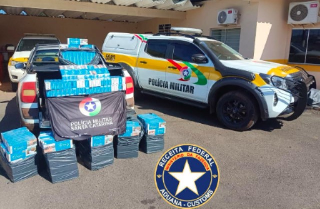 Polícia apreende 4 mil maços de cigarro durante abordagem na SC-480