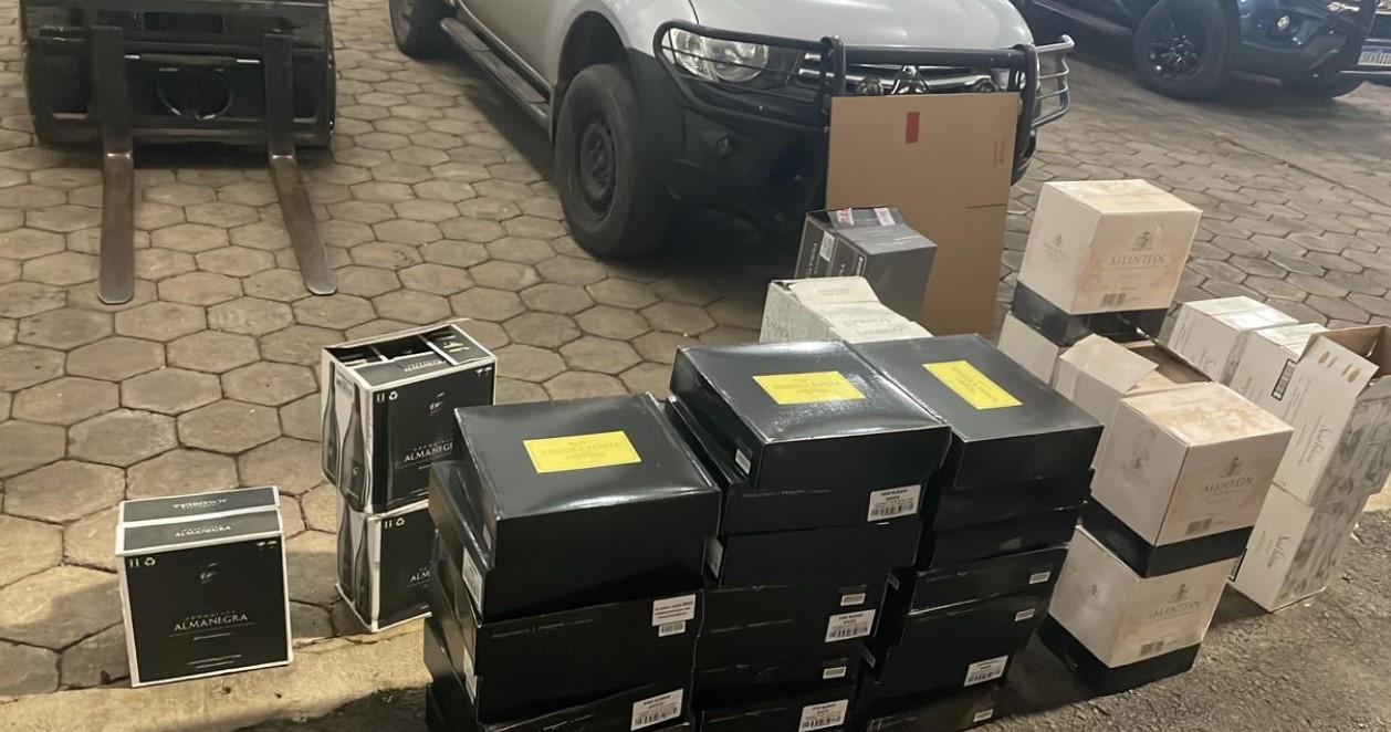 Polícia Militar apreende 254 garrafas de vinho em ocorrência de descaminho