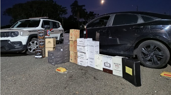 Homem é flagrado transportando mais de 200 garrafas de vinho na SC-480