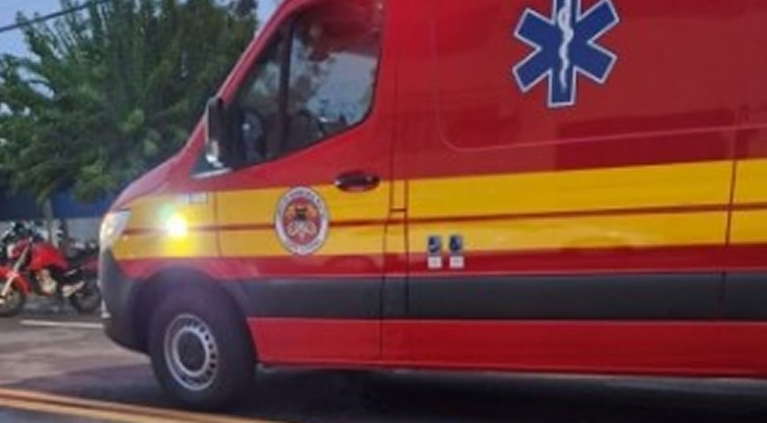 Motociclista fica ferido após colisão com carro no centro
