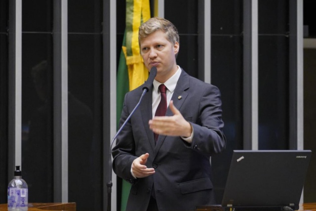 Deputado solicita instauração de CPI para investigar abuso de autoridade de ministros do STF e do TSE