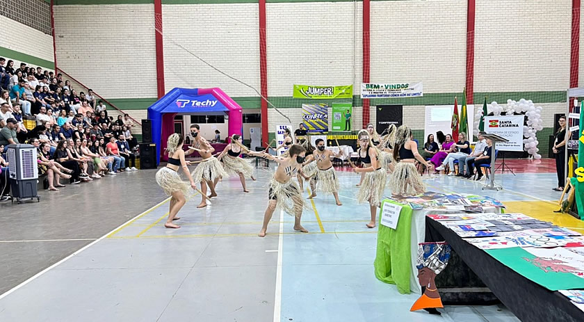 Feira Regional de Ciência e Tecnologia reúne estudantes de sete municípios