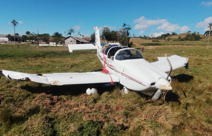 Avião faz pouso de emergência após pane no motor