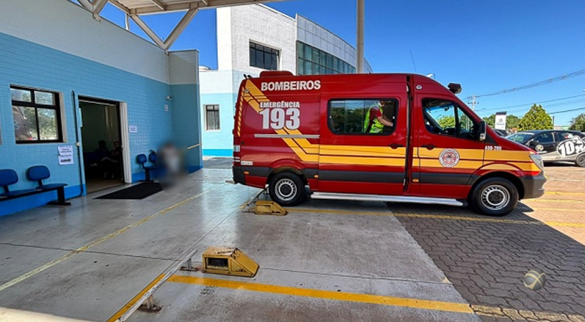 Idoso fica ferido após cair de galpão de 4 metros