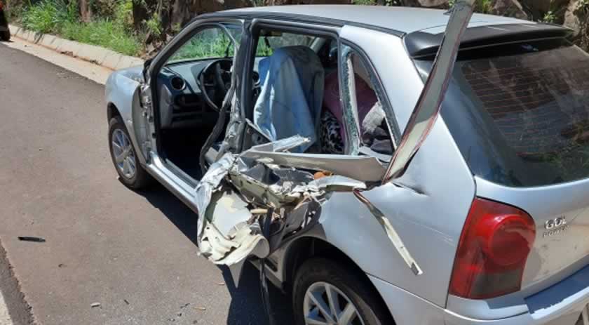 Duas pessoas ficam feridas após acidente na BR 282