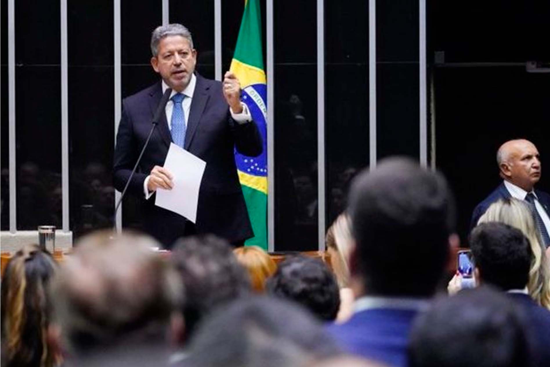 Deputado Arthur Lira é reeleito presidente da Câmara com margem expressiva de votos