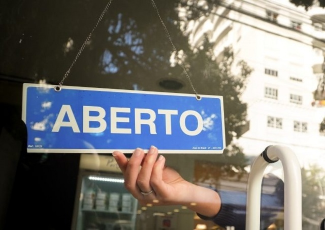 Comércio inicia nesta segunda horário especial de Natal