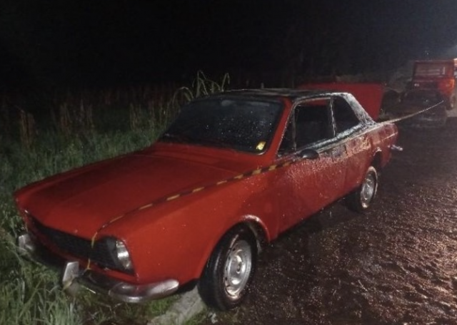 Veículo é incendiado durante a madrugada no distrito de Itajubá