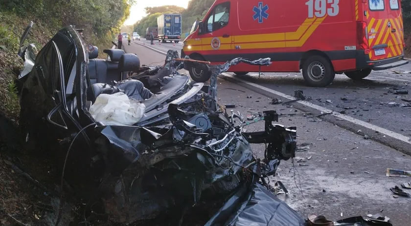 Carreta de Mondaí se envolve em acidente com morte na BR-282