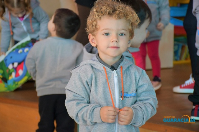 Prefeitura de Guaraciaba realiza entrega de agasalhos e uniformes