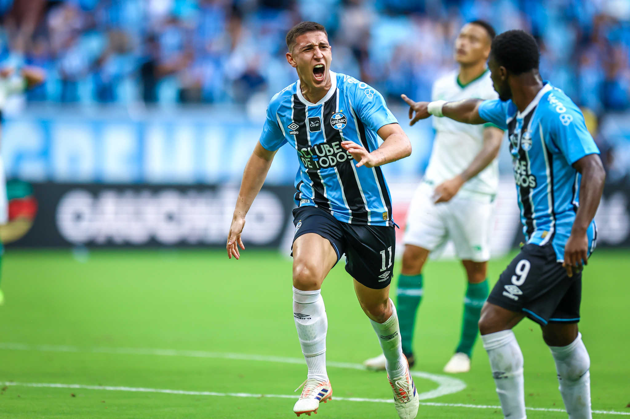 Em partida com duas expulsões, Grêmio cede empate nos acréscimos para o Juventude