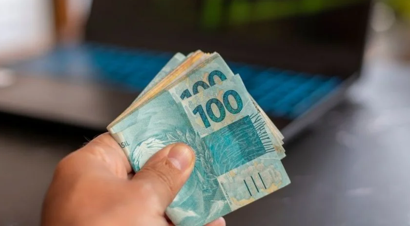 Governo deve propor reajuste do salário mínimo para R$ 1.627 no Orçamento de 2026
