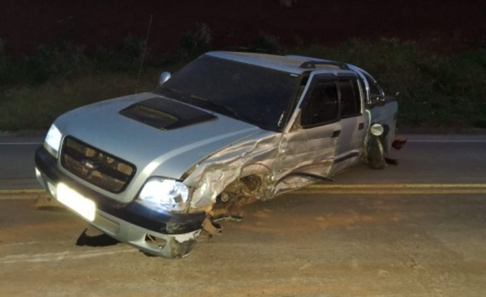 Condutor de automóvel sai ferido em colisão na BR 163