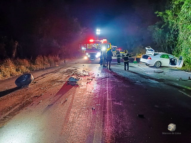 Homem morre e família fica ferida em colisão frontal na BR-282