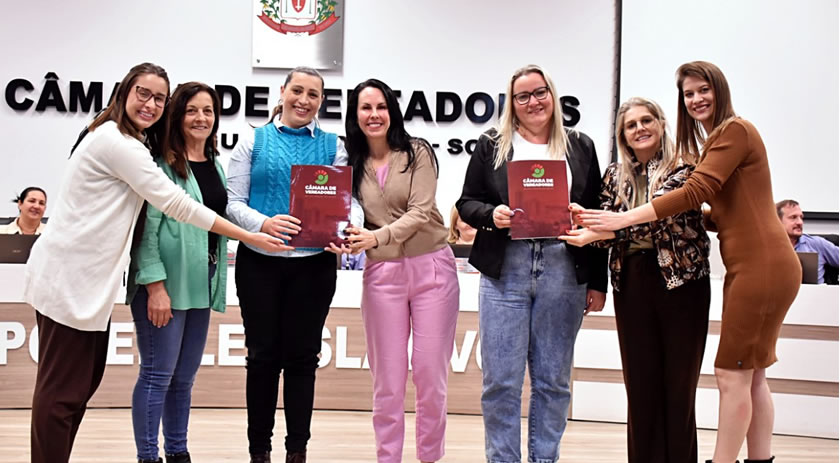 Vereadora presta homenagem à equipe do Caps por atuação em saúde mental