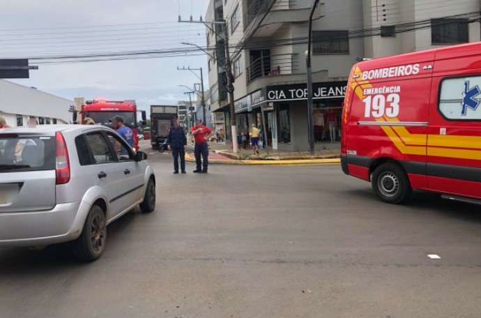 Duas colisões são registradas em rótula no centro