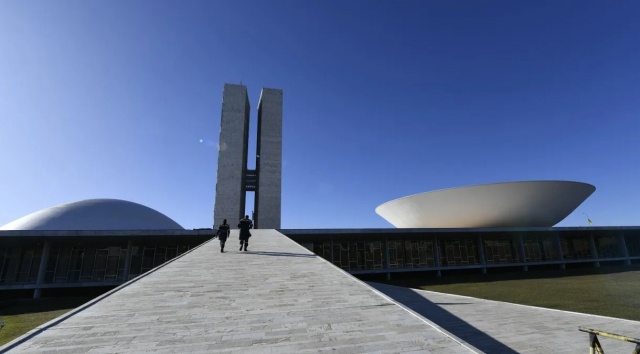 Governo empenha R$ 17 bilhões em emendas parlamentares às vésperas de votações prioritárias