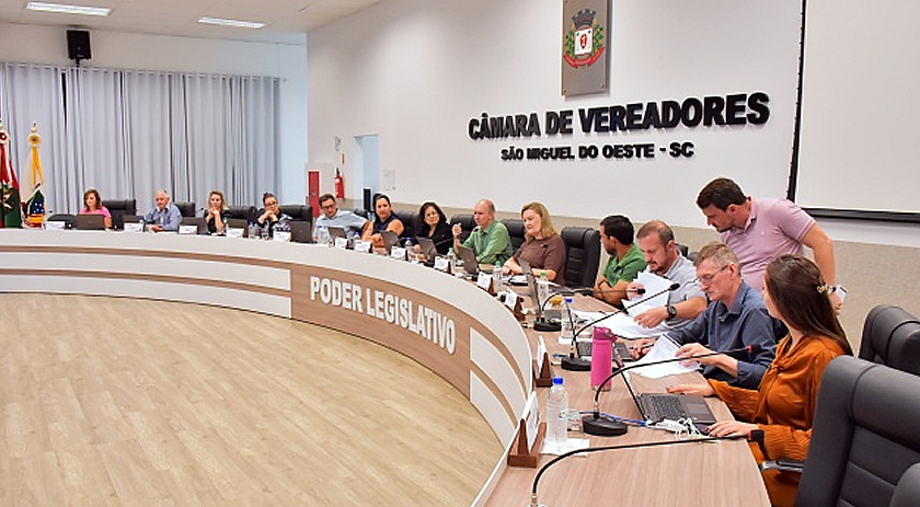 Vereadores aprovam cessão de equipamento para saúde e moção por isenção do Imposto de Renda