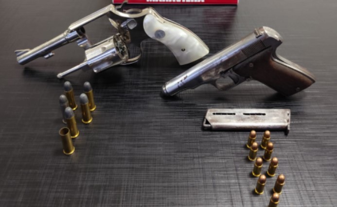 Duas pessoas são presas durante operação contra o comércio e posse ilegal de armas de fogo