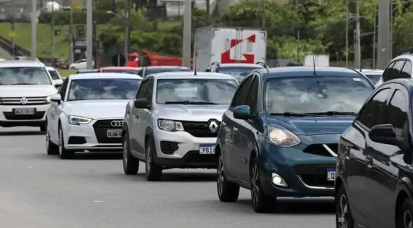 Quase 2 milhões de carros circulam ilegalmente pelas ruas de SC