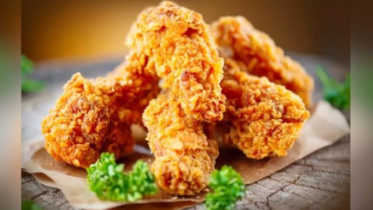 Vaza o segredo barato do KFC para ter frangos fritos crocantes por fora e suculentos por dentro