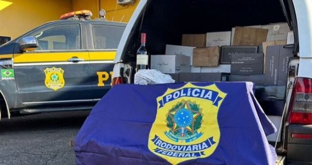 PRF apreende mais de 500 garrafas de vinhos importadas ilegalmente em veículo com placas de SMOeste