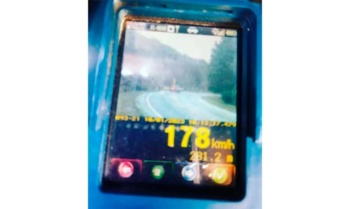 Condutor é flagrado dirigindo carro a mais de 175 Km/h na SC-415