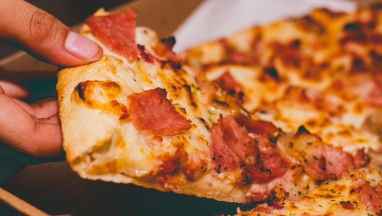 Grupo é preso por aplicar golpe de R$ 6 mil em pizzaria com comprovantes falsos de Pix