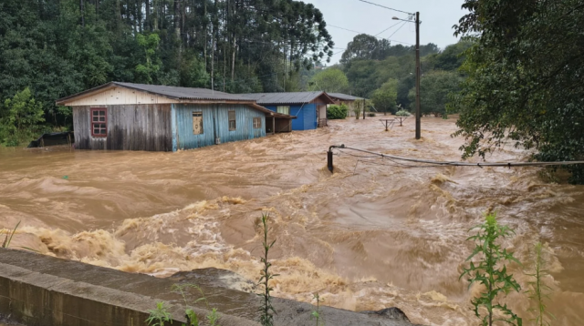 Temporais atingem 37 municípios e sete cidades decretam situação de emergência em SC
