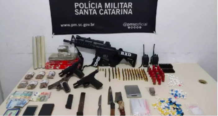 Apreensões de fuzis disparam em SC e revelam avanço do crime organizado