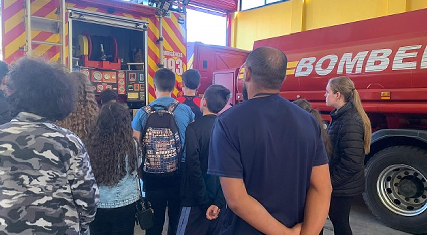 Jovens do Projeto Parceiro Anjo fazem visita ao 12º Corpo de Bombeiros Militar