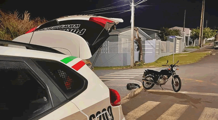 Motociclista é flagrado sem capacete e tenta fugir da Polícia Militar