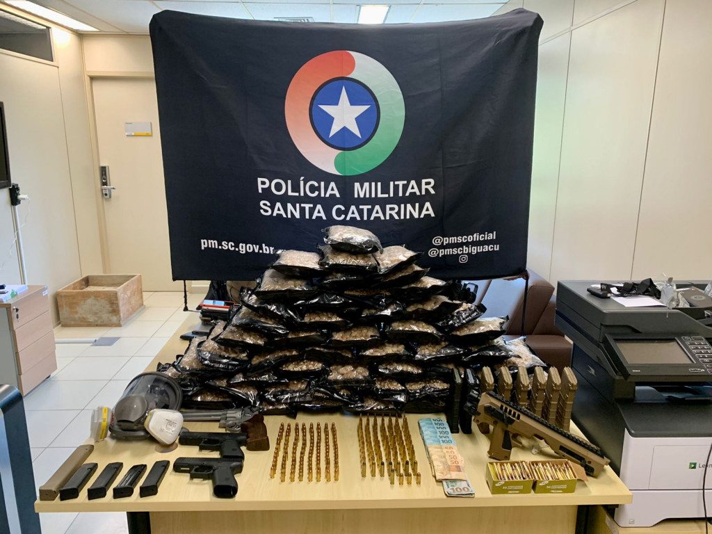 PM prende grupo com grande quantidade de drogas sintéticas, armas e munições