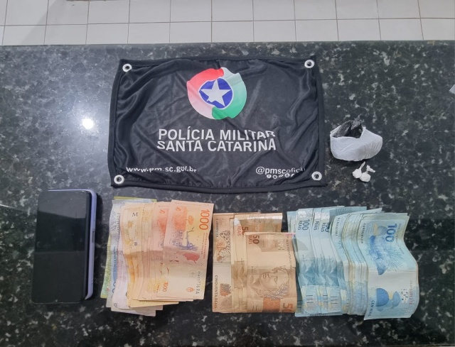 Homem e duas mulheres são presos por tráfico de drogas e exploração de menores